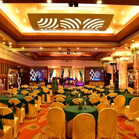Vishwaratna Hotel Guwahati Ngoại thất bức ảnh