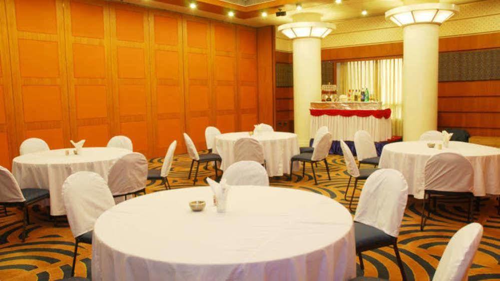 Vishwaratna Hotel Guwahati Ngoại thất bức ảnh