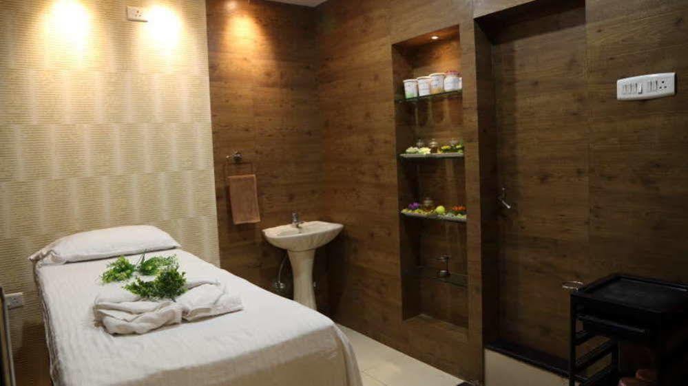 Vishwaratna Hotel Guwahati Ngoại thất bức ảnh