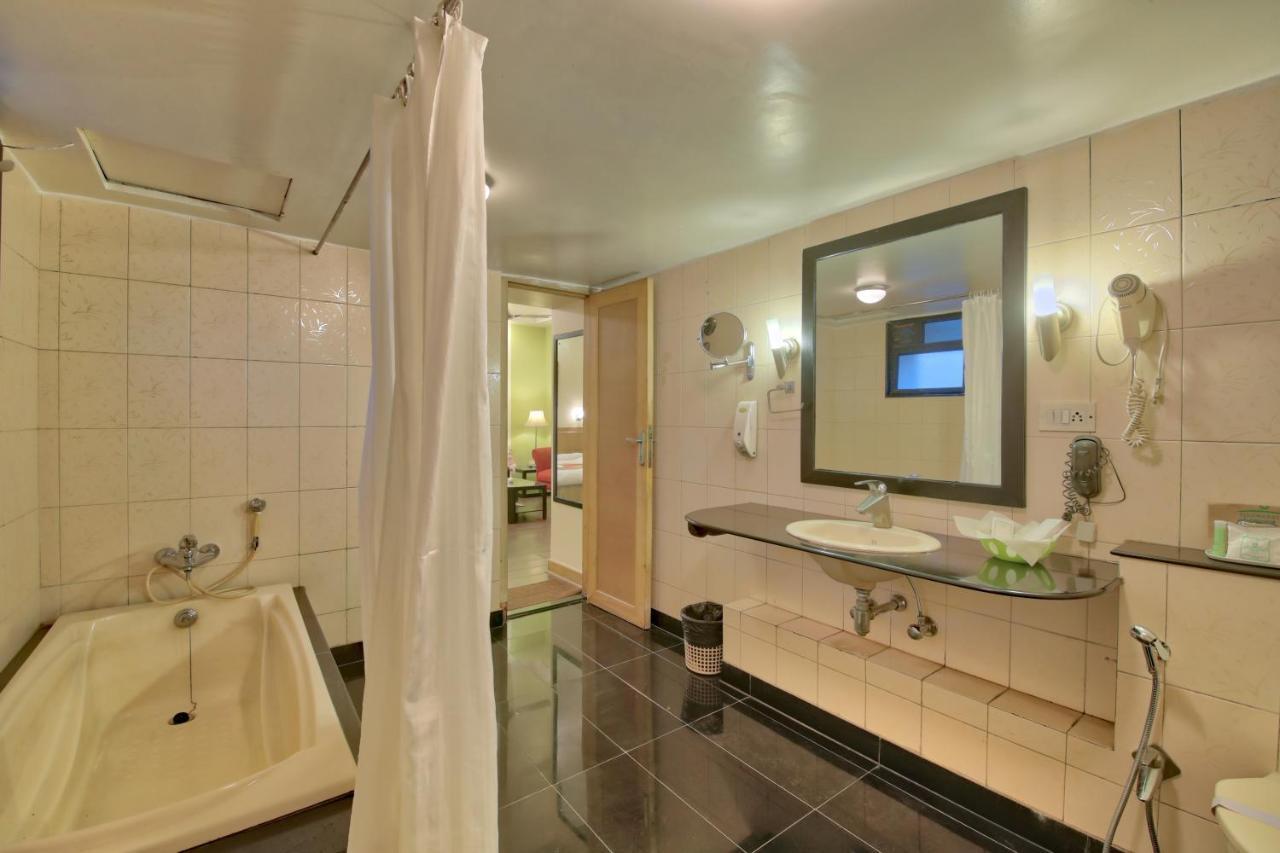 Vishwaratna Hotel Guwahati Ngoại thất bức ảnh